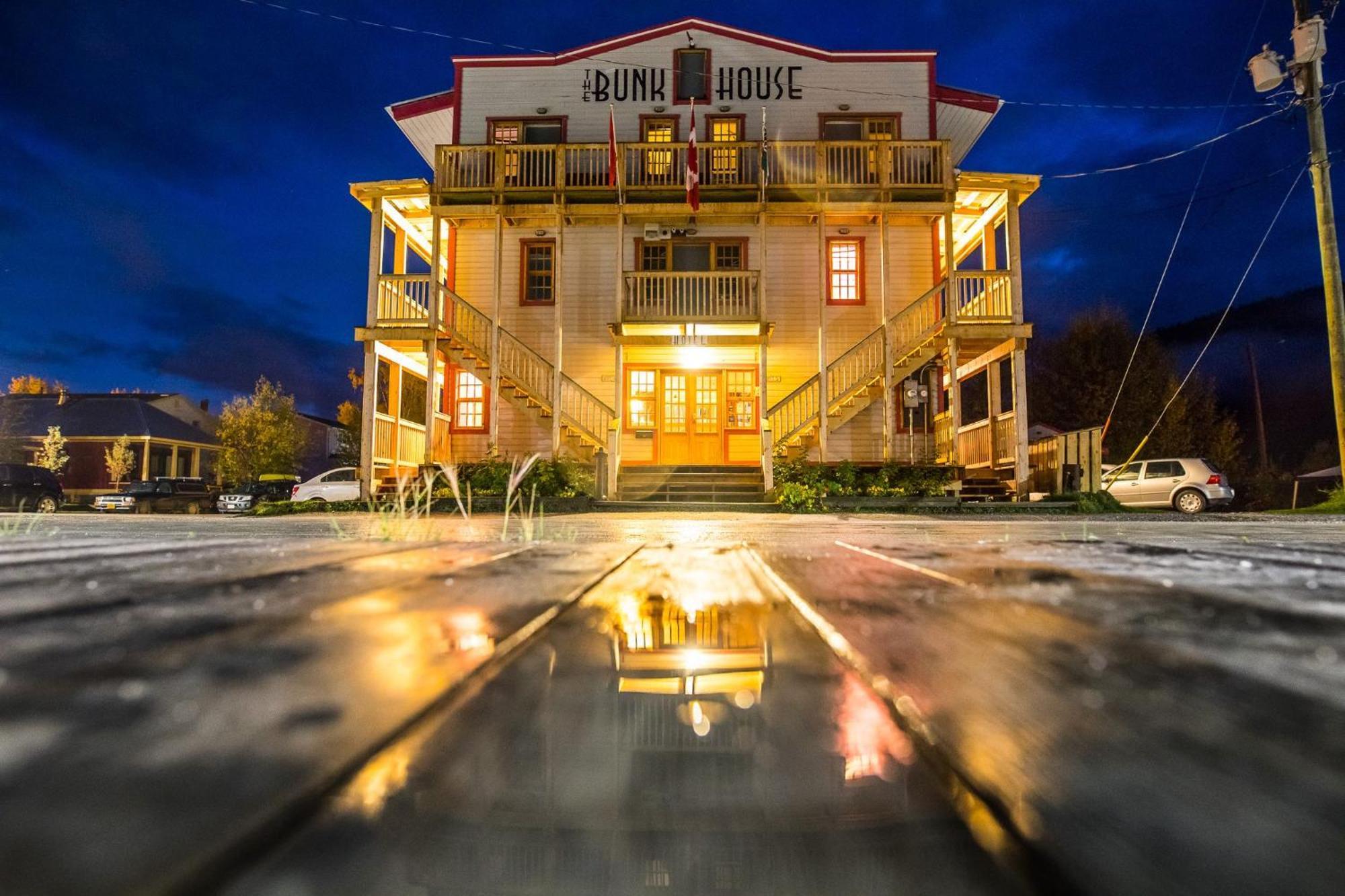 فندق The Bunkhouse داوسون المظهر الخارجي الصورة