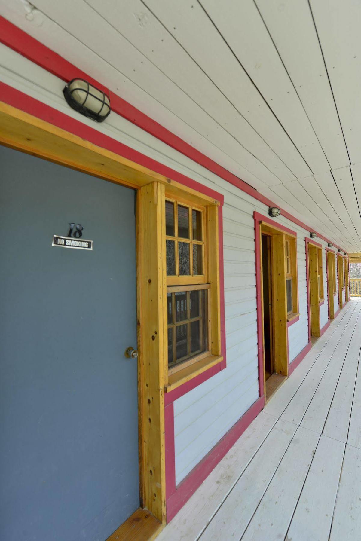 فندق The Bunkhouse داوسون المظهر الخارجي الصورة