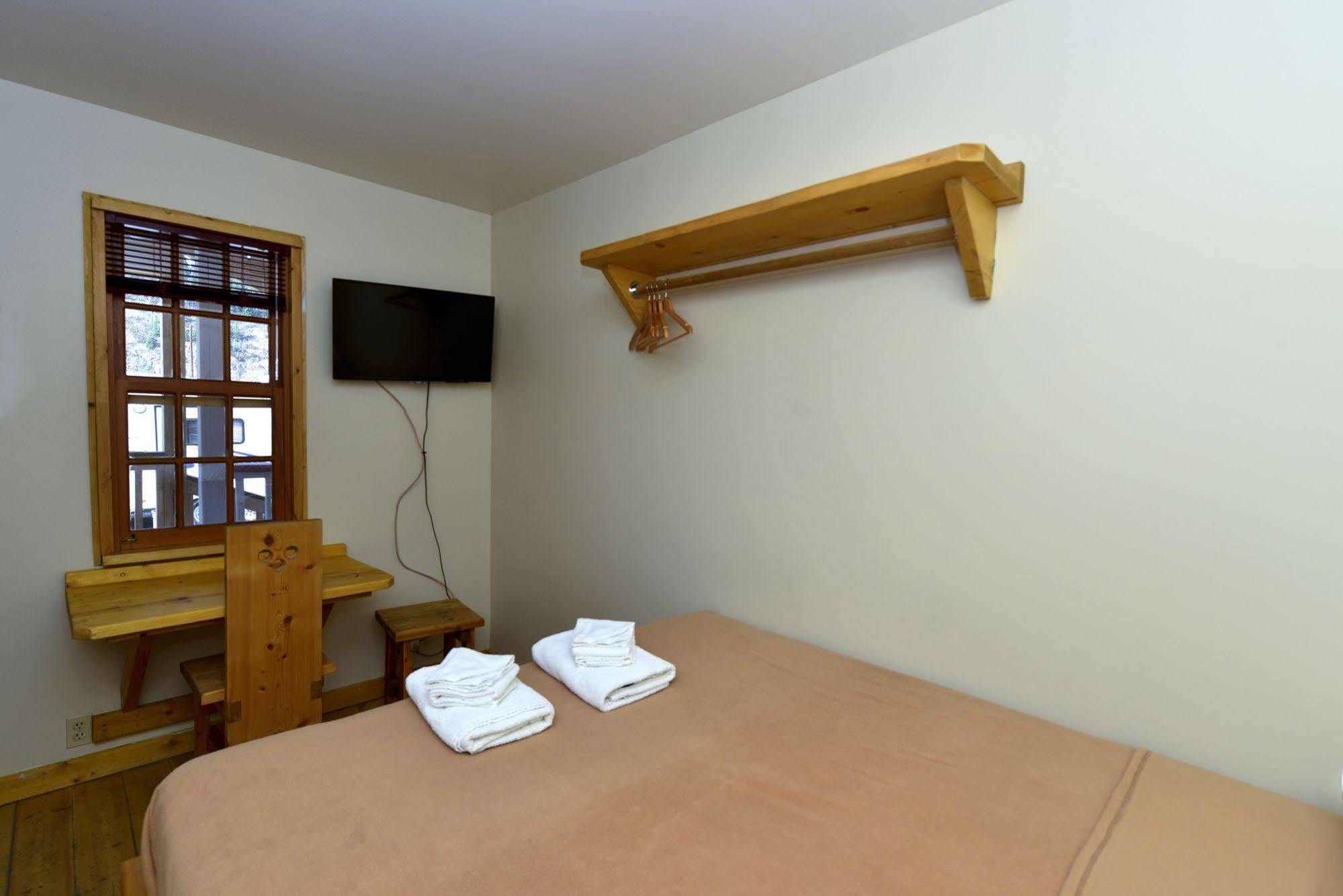 فندق The Bunkhouse داوسون المظهر الخارجي الصورة